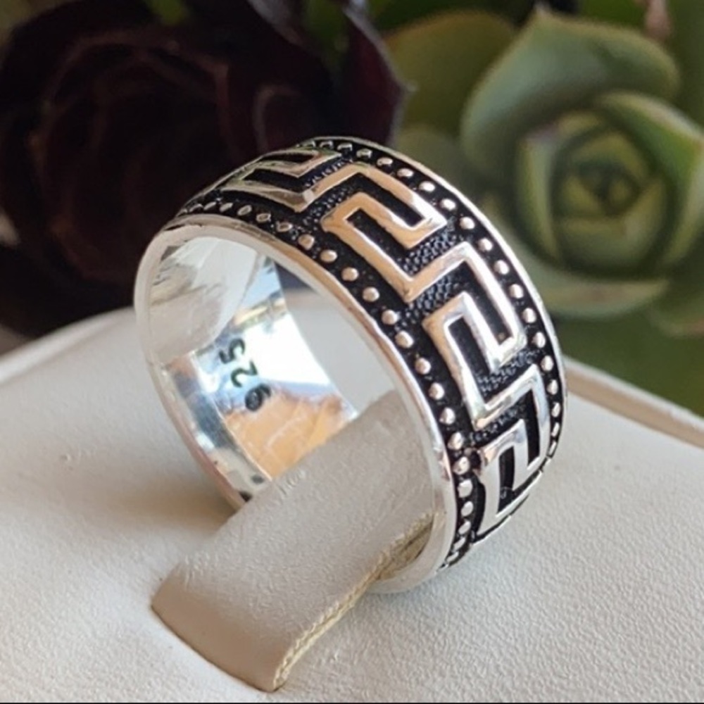 NEW 925 STERLING SILVER FANCY WEDDING BAND